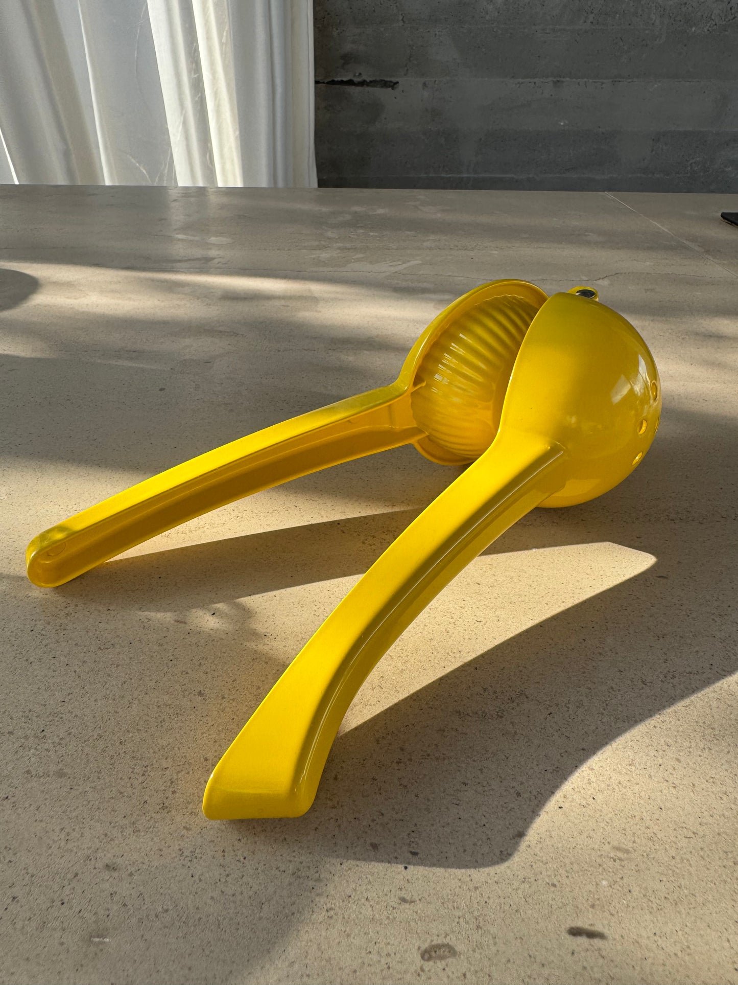 Zitronenpresse – Handentsafter aus Metall